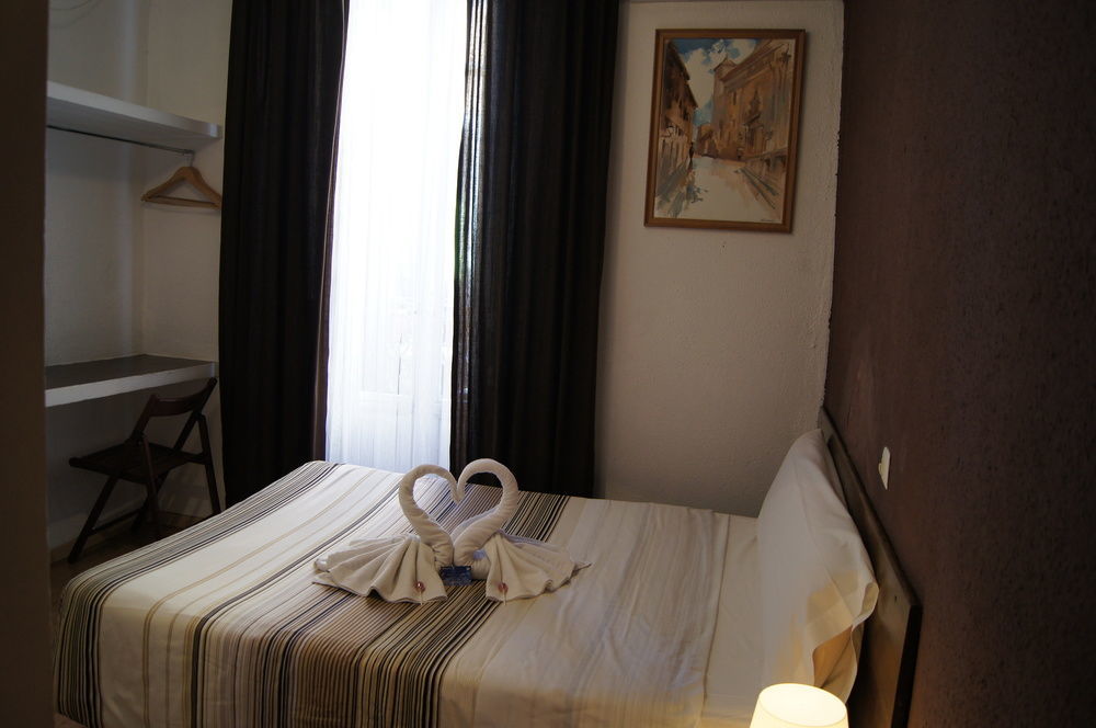 Hostal A Nuestra Senora De La Paloma Madryt Zewnętrze zdjęcie