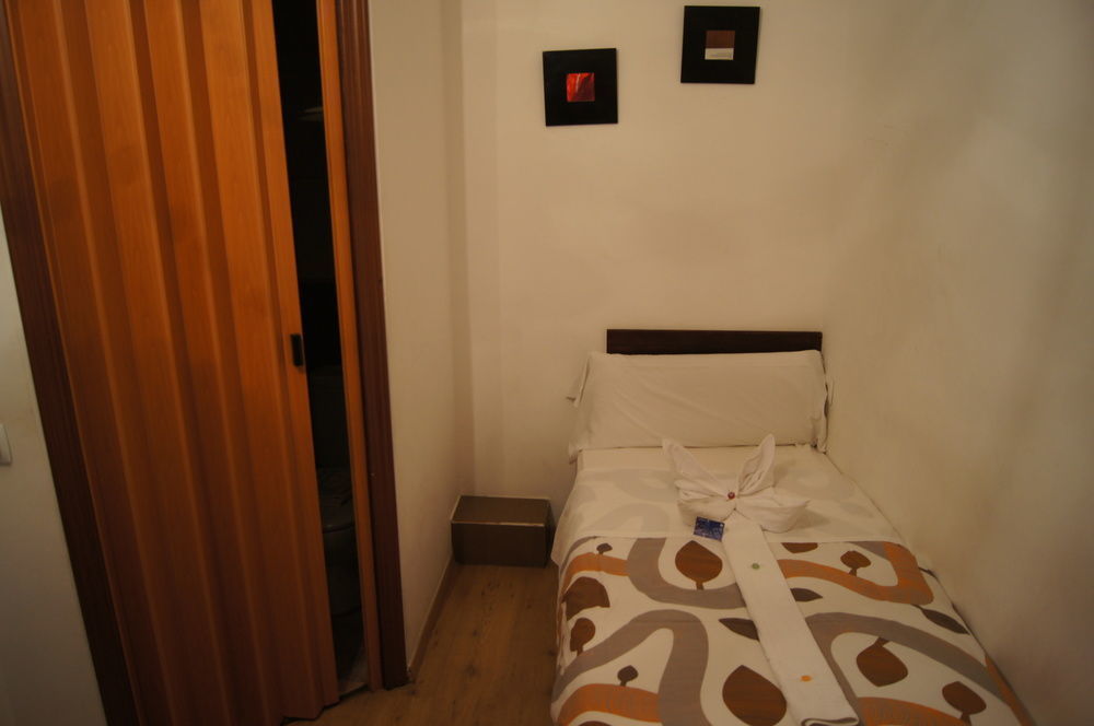 Hostal A Nuestra Senora De La Paloma Madryt Zewnętrze zdjęcie
